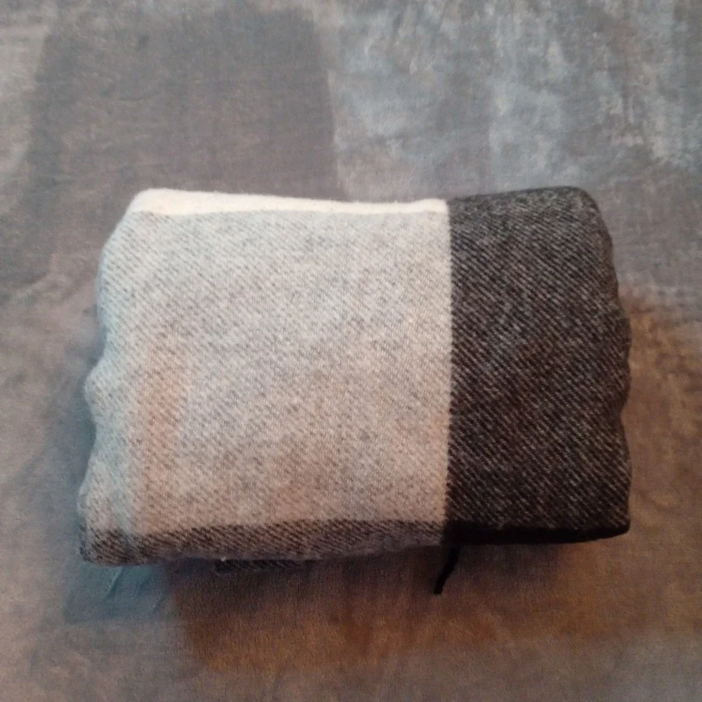 Terry‎ Town Australian Fine Wool Blend   Black Ivory Gray Fringed Throw Blanket